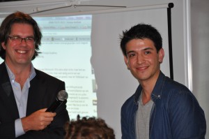 De winnaar van de Eutopia essaywedstrijd 2011: Shahenshah Yagut (R)